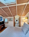 Small One Bedroom Private Cottage on Large Quiet Property. - 4-Star