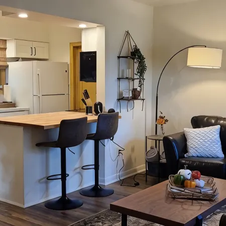 2 Bedroom Cul De Sac Cottage in Town