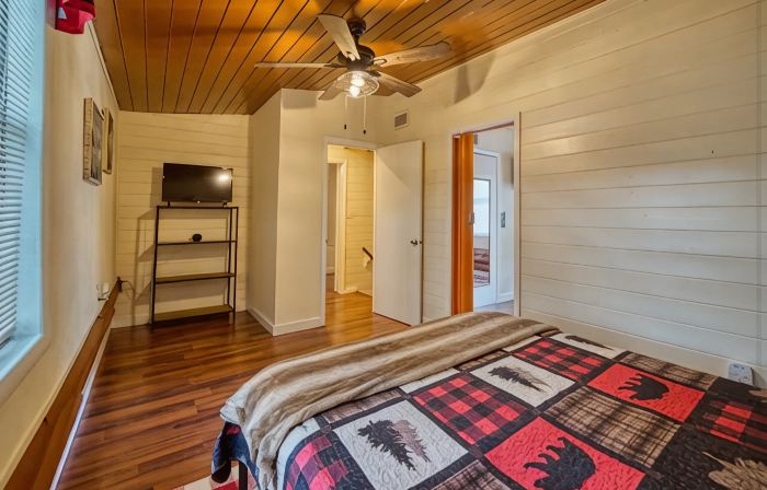 Unique cabin in the city pool home