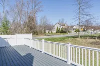 Tip Of The Town Fresh and New 3 Bedroom Nest - Bungalows