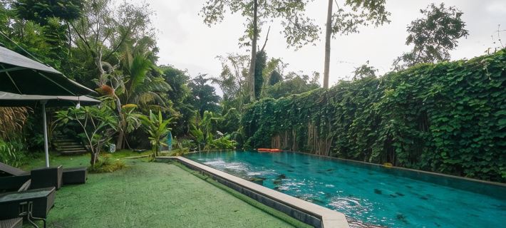 Oak Tree Glamping Resort Hotels in Batu City