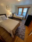 Beach Gem overlooking Stage Fort Park, Tablet Rock & Cressy's Beach!!!