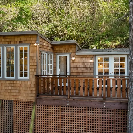 Cozy Riverview Cottage Retreat - walk to hiking trails & downtown Duncans Mills