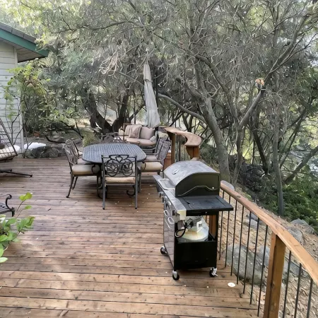 Riverfront Retreat + Spa • Private Deck • Game Room • View — Close to Sequoia NP