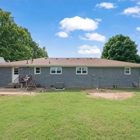 Charming 3-bedroom house "Cavern" with tons of amenities in Cave City.