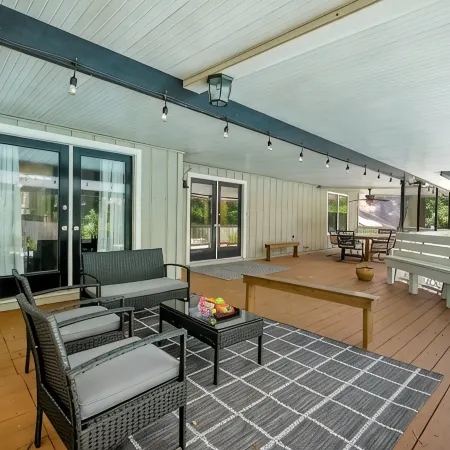Beautiful Cozy Pool Oasis, 3/2 Heated Pool Home, Fenced, Pet Friendly, King Bed