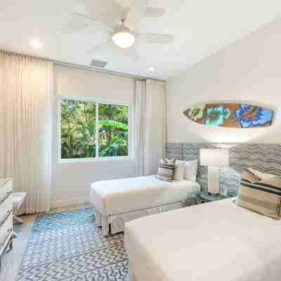 Private Seven Mile Beach Club with Roof Terrace, Amazing Pool Pavilion Rooms