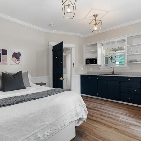 Studio 2 ~ Private BDRM, Minimalistic Feel