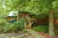 HotTub! FirePit, Private 2.5 acre Pond, 2 Kayaks! GameRoom! Slps12+ - 4-Star