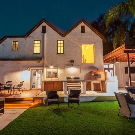 6BR King Bed, Pool with Huge Yard