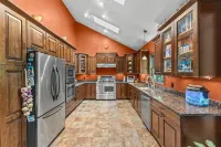 Beautiful 3 BR Cedar Ranch Home with Awesome Master and Cooks Kitchen - Wifi