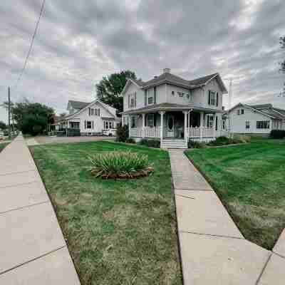 Charming 4+ Bedroom House minutes from Downtown Port Clinton Hotel Exterior