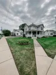 Charming 4+ Bedroom House minutes from Downtown Port Clinton - 2-Star