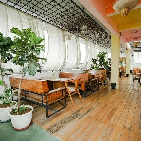 Deli Hotel