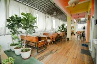 Deli Hotel
