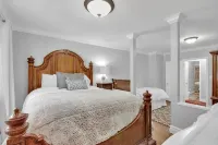 Luxurious Private Estate with Hot Tub. Game Room, Grand Piano- Near Ski Resort - Wi-Fi