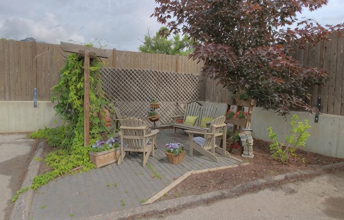Location Location!! 2bd2ba Condo in the heart of Downtown Invermere!
