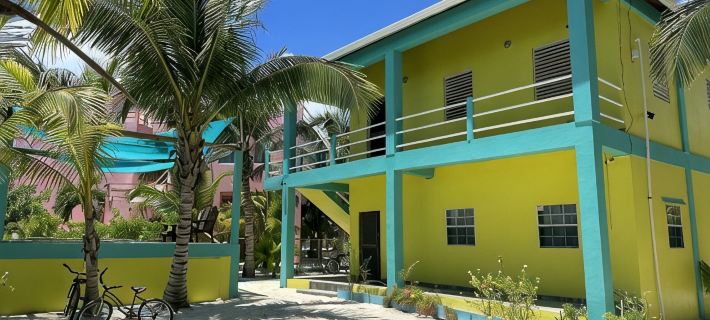 On the Hook! Sunset Cabana by the Caribbean Sea Hotele w: Caye Caulker