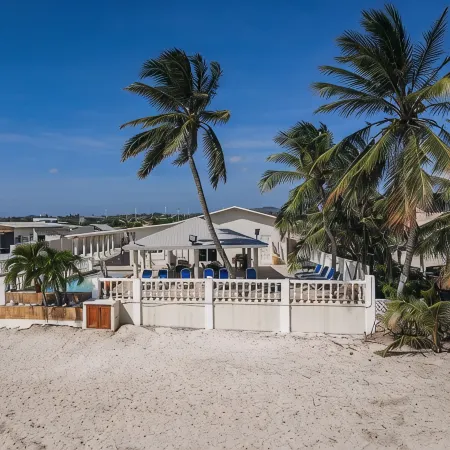 Directly on the Beach - Beachfront - Facing beach swimming pool - 5 bdrm