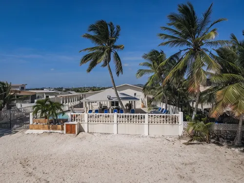Directly on the Beach - Beachfront - Facing beach swimming pool - 5 bdrm - 3-Star