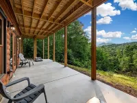 Unique Cabin! Close to Blue Ridge GA and Murphy NC. Hot Tub Has an Amazing View. Hotels in Notla