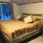 Cozy 4-bedroom cabin in 7 springs w/ hot tub for winter and pool in summer - Wifi