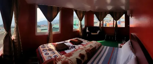Lama Hotel - Himalayan Burger - 2-Star