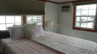 Fun houseboat. Walk to Boston attractions WIFI
