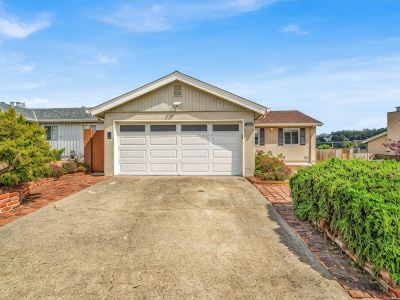 Spacious 4Bedroom/4Bathroom Home Near SF, SFO. Golfing, Beaches & Nature
