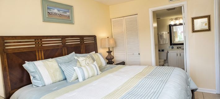 OCEAN VIEW Villa. Steps to the Beach! Pool, Hot Tub, SPECIAL OFF-SEASON RATES! Hotels in St. Augustine Beach