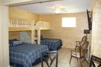 Hannah's Hideaway-3 Miles To Stores, Restaurants, Sleeps 16, No Steps To water! - Balkoner