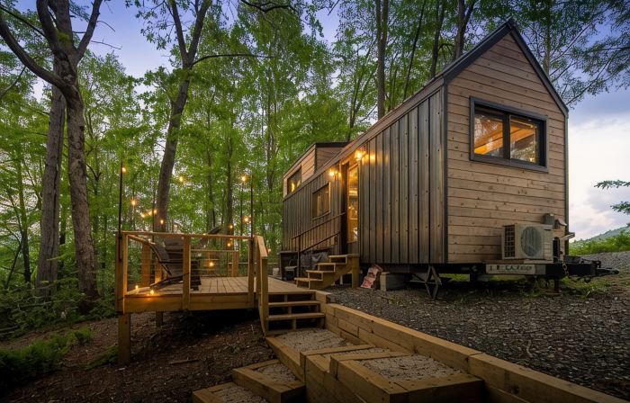 Luxury Tiny Home in Deep Gap with Hot Tub and Fireplace