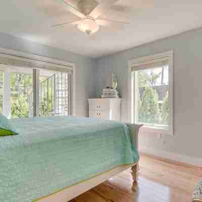 Beachfront Luxury Home-Lake Views, Fire Pit, Large Yard, Game Room-Walk to Town Rooms