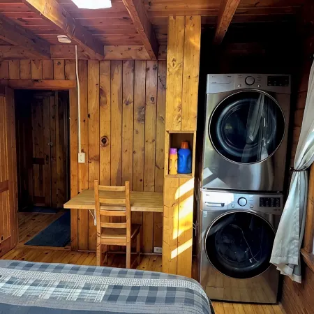 Cozy 2-bedroom cabin near Mount Snow 3 min drive