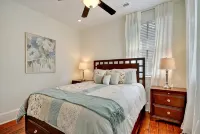 Great Downtown Charleston Location!