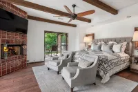 Summer Special at Gated Estate in the Movie Colony! - 5성급