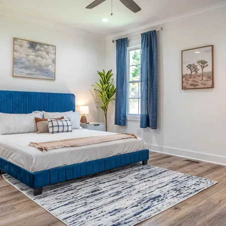 New Build! 5 Bedrooms & 3.5 Baths! 5 Minutes to Golf and the Village