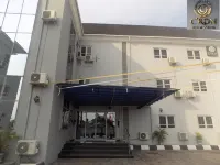 C'Ron Hotels and Suites - parking