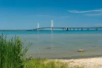 Charming Historic Mackinaw City Cottage - Homestays