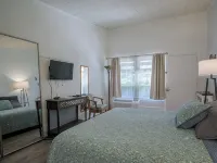Cozy 1-bedroom condo in charming Flat Rock. 플랫 락 호텔