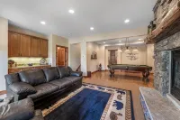 Spacious 5-bedroom Mountain House with Movie Room & Pool Table - gimnasio