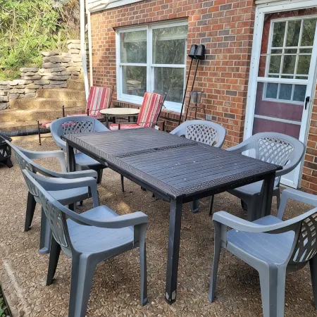 Riverside Getaway - Enjoy Quiet Life Right on the Duck River