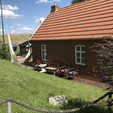 Four stars at the harbor: Modern renovated fisherman's house directly at the Ditzumer harbor
