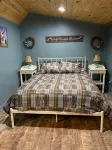 Holly Hill Farm House, Only 6 Miles from Downtown Mount Airy, NC, Sleeps 4 - 3つ星