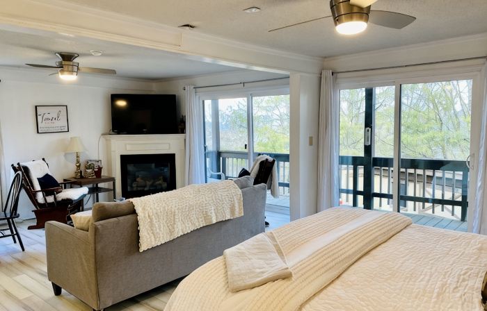 Oz Festival! Walk to Resort! Pets! Fireplace!