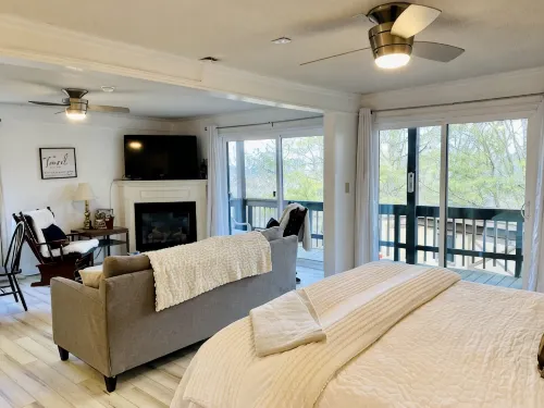 Oz Festival! Walk to Resort! Pets! Fireplace! - Boutique