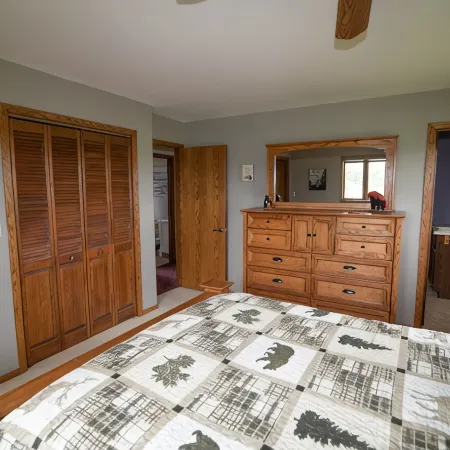 Spacious, Secluded Sanctuary! Very Clean! 5 Queen Beds! Wildlife Viewing.