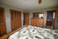Spacious, Secluded Sanctuary!  Very Clean!  5 Queen Beds!  Wildlife Viewing. - Wi-Fi