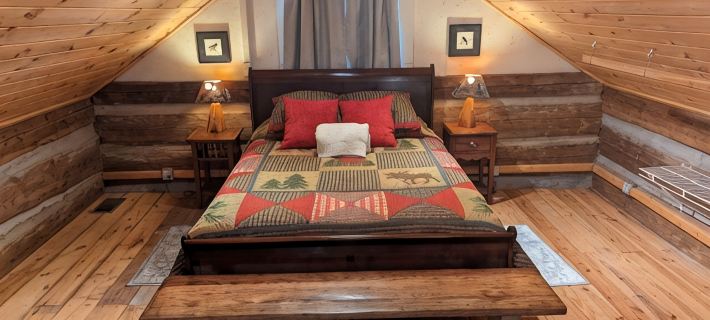 Authentic log cabin nestled in the woods by creek Hotels in Rutherford County