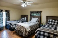 Spacious Farmhouse beautifully decorated waiting for laughs and memories - 3-Star